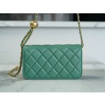 𝗖𝗛𝗔𝗡𝗘𝗟✦𝟮𝟯𝗖 Metal Ball Phone Bag Light Green 🍃