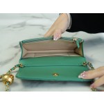 𝗖𝗛𝗔𝗡𝗘𝗟✦𝟮𝟯𝗖 Metal Ball Phone Bag Light Green 🍃