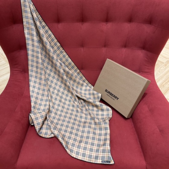 Burberry Perpetual Check 100% silk twill