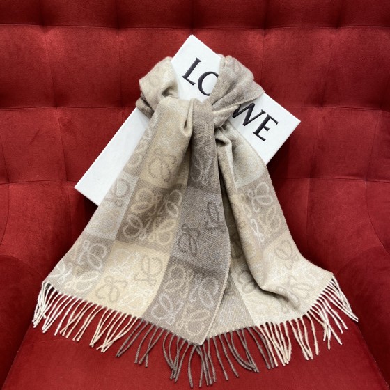 𝐋𝐎𝐄𝐖𝐄 Two-tone checkerboard scarf 90% wool 10% cashmere