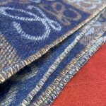 𝐋𝐎𝐄𝐖𝐄 Two-tone checkerboard scarf 90% wool 10% cashmere