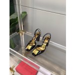 【Valentino】𝟐𝟎𝟐𝟏/𝐒𝐒 𝐧𝐞𝐰 VALENTINO 2022ss spring-summer new big studded high heelss still the classic studded collection