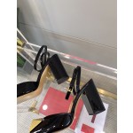 【Valentino】𝟐𝟎𝟐𝟏/𝐒𝐒 𝐧𝐞𝐰 VALENTINO 2022ss spring-summer new big studded high heelss still the classic studded collection