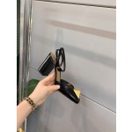 【Valentino】𝟐𝟎𝟐𝟏/𝐒𝐒 𝐧𝐞𝐰 VALENTINO 2022ss spring-summer new big studded high heelss still the classic studded collection