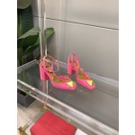 【Valentino】𝟐𝟎𝟐𝟏/𝐒𝐒 𝐧𝐞𝐰 VALENTINO 2022ss spring-summer new big studded high heelss still the classic studded collection