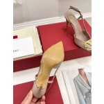 【Valentino】𝟐𝟎𝟐𝟏/𝐒𝐒 𝐧𝐞𝐰 Valentino 2022 spring and summer new large V diamond buckle high heels on the new