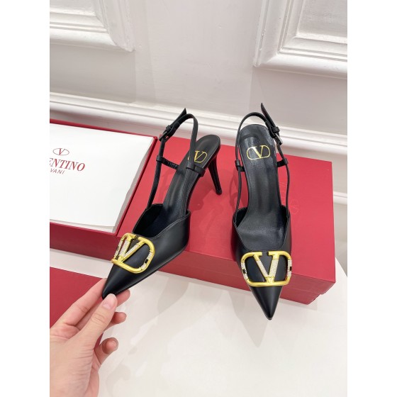 【Valentino】𝟐𝟎𝟐𝟏/𝐒𝐒 𝐧𝐞𝐰 Valentino 2022 spring and summer new large V diamond buckle high heels on the new