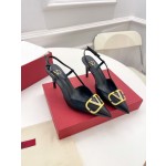 【Valentino】𝟐𝟎𝟐𝟏/𝐒𝐒 𝐧𝐞𝐰 Valentino 2022 spring and summer new large V diamond buckle high heels on the new