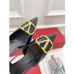 【Valentino】𝟐𝟎𝟐𝟏/𝐒𝐒 𝐧𝐞𝐰 Valentino 2022 spring and summer new large V diamond buckle high heels on the new