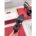 【Valentino】𝟐𝟎𝟐𝟏/𝐒𝐒 𝐧𝐞𝐰 Valentino 2022 spring and summer new large V diamond buckle high heels on the new