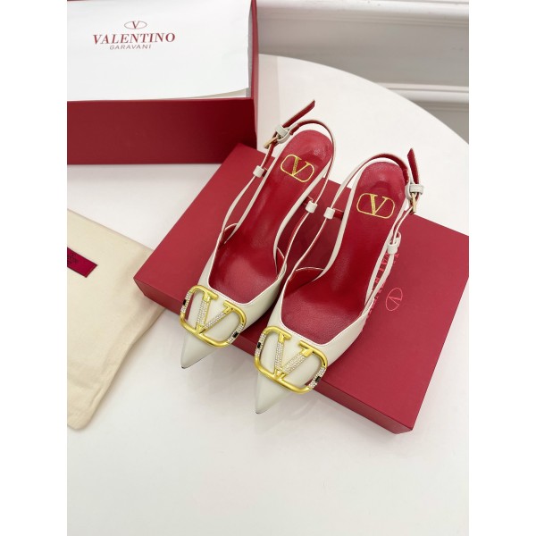 【Valentino】𝟐𝟎𝟐𝟏/𝐒𝐒 𝐧𝐞𝐰 Valentino 2022 spring and summer new large V diamond buckle high heels on the new