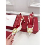 【Valentino】𝟐𝟎𝟐𝟏/𝐒𝐒 𝐧𝐞𝐰 Valentino 2022 spring and summer new large V diamond buckle high heels on the new