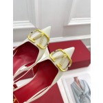 【Valentino】𝟐𝟎𝟐𝟏/𝐒𝐒 𝐧𝐞𝐰 Valentino 2022 spring and summer new large V diamond buckle high heels on the new