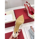 【Valentino】𝟐𝟎𝟐𝟏/𝐒𝐒 𝐧𝐞𝐰 Valentino 2022 spring and summer new large V diamond buckle high heels on the new