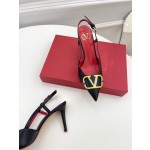 【Valentino】𝟐𝟎𝟐𝟏/𝐒𝐒 𝐧𝐞𝐰 Valentino 2022 spring and summer new large V diamond buckle high heels on the new
