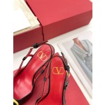 【Valentino】𝟐𝟎𝟐𝟏/𝐒𝐒 𝐧𝐞𝐰 Valentino 2022 spring and summer new large V diamond buckle high heels on the new