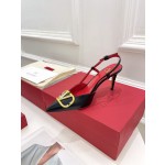 【Valentino】𝟐𝟎𝟐𝟏/𝐒𝐒 𝐧𝐞𝐰 Valentino 2022 spring and summer new large V diamond buckle high heels on the new