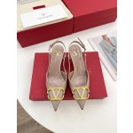 【Valentino】𝟐𝟎𝟐𝟏/𝐒𝐒 𝐧𝐞𝐰 Valentino 2022 spring and summer new large V diamond buckle high heels on the new