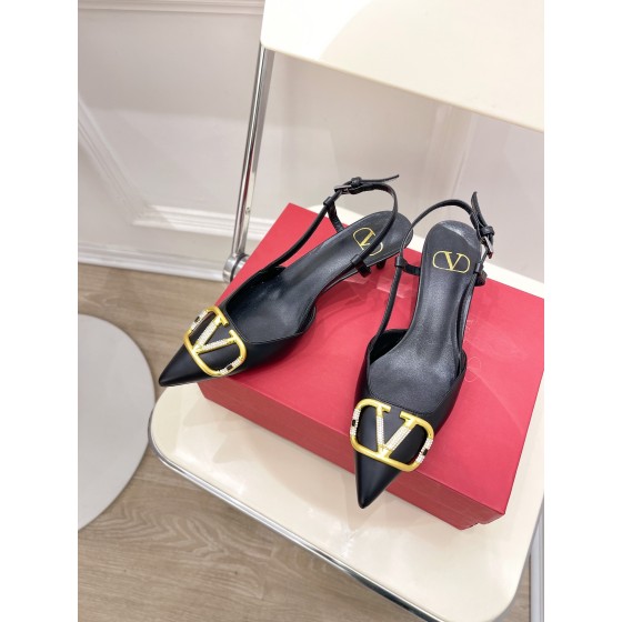 【Valentino】𝟐𝟎𝟐𝟏/𝐒𝐒 𝐧𝐞𝐰 Valentino 2022 spring and summer new large V diamond buckle high heels on the new