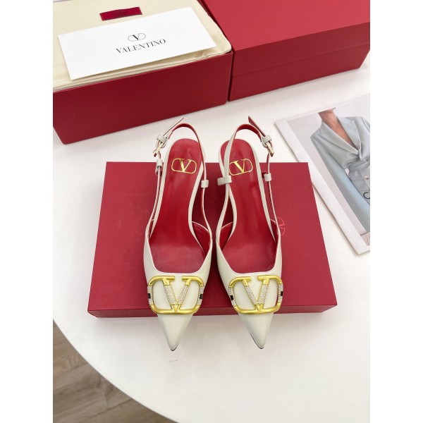 【Valentino】𝟐𝟎𝟐𝟏/𝐒𝐒 𝐧𝐞𝐰 Valentino 2022 spring and summer new large V diamond buckle high heels on the new