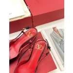 【Valentino】𝟐𝟎𝟐𝟏/𝐒𝐒 𝐧𝐞𝐰 Valentino 2022 spring and summer new large V diamond buckle high heels on the new