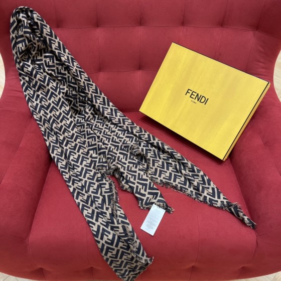 𝐅𝐞𝐧𝐝𝐢 Classic presbyopic shawl/scarf 70% wool content ➕ 30% mulberry silk fabric