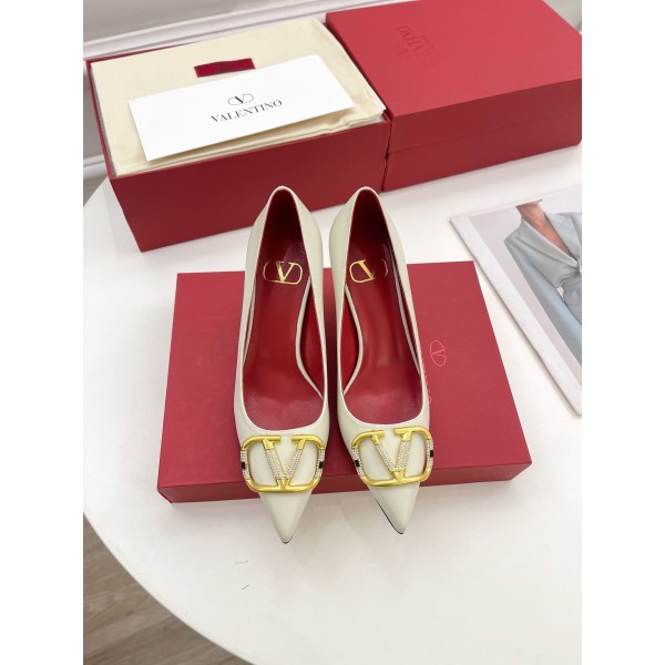 【Valentino】𝟐𝟎𝟐𝟏/𝐒𝐒 𝐧𝐞𝐰 Valentino 2022 spring and summer new large V diamond buckle high heels on the new