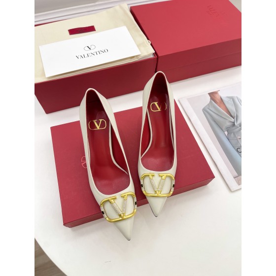 【Valentino】𝟐𝟎𝟐𝟏/𝐒𝐒 𝐧𝐞𝐰 Valentino 2022 spring and summer new large V diamond buckle high heels on the new