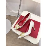 【Valentino】𝟐𝟎𝟐𝟏/𝐒𝐒 𝐧𝐞𝐰 Valentino 2022 spring and summer new large V diamond buckle high heels on the new