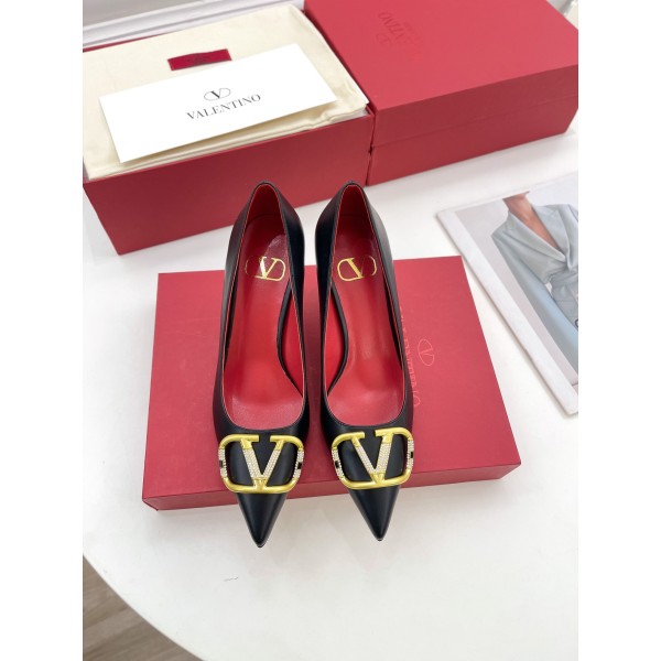 【Valentino】𝟐𝟎𝟐𝟏/𝐒𝐒 𝐧𝐞𝐰 Valentino 2022 spring and summer new large V diamond buckle high heels on the new