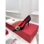 【Valentino】𝟐𝟎𝟐𝟏/𝐒𝐒 𝐧𝐞𝐰 Valentino 2022 spring and summer new large V diamond buckle high heels on the new