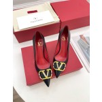 【Valentino】𝟐𝟎𝟐𝟏/𝐒𝐒 𝐧𝐞𝐰 Valentino 2022 spring and summer new large V diamond buckle high heels on the new