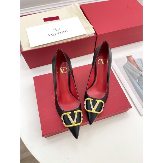 【Valentino】𝟐𝟎𝟐𝟏/𝐒𝐒 𝐧𝐞𝐰 Valentino 2022 spring and summer new large V diamond buckle high heels on the new
