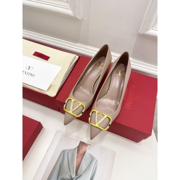 【Valentino】𝟐𝟎𝟐𝟏/𝐒𝐒 𝐧𝐞𝐰 Valentino 2022 spring and summer new large V diamond buckle high heels on the new