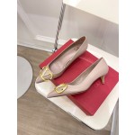 【Valentino】𝟐𝟎𝟐𝟏/𝐒𝐒 𝐧𝐞𝐰 Valentino 2022 spring and summer new large V diamond buckle high heels on the new