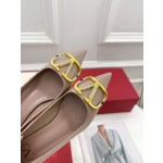 【Valentino】𝟐𝟎𝟐𝟏/𝐒𝐒 𝐧𝐞𝐰 Valentino 2022 spring and summer new large V diamond buckle high heels on the new