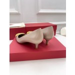 【Valentino】𝟐𝟎𝟐𝟏/𝐒𝐒 𝐧𝐞𝐰 Valentino 2022 spring and summer new large V diamond buckle high heels on the new