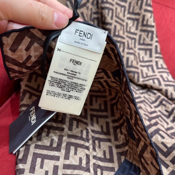 𝐅𝐞𝐧𝐝𝐢 Sand-washed twill silk three-dimensional jacquard square scarf 100% three-dimensional twill silk