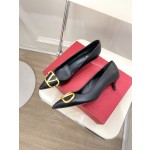 【Valentino】𝟐𝟎𝟐𝟏/𝐒𝐒 𝐧𝐞𝐰 Valentino 2022 spring and summer new large V diamond buckle high heels on the new