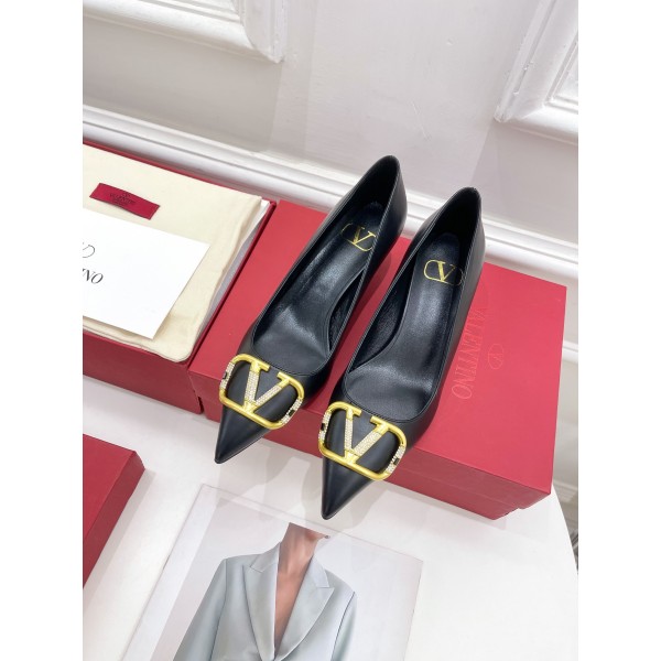 【Valentino】𝟐𝟎𝟐𝟏/𝐒𝐒 𝐧𝐞𝐰 Valentino 2022 spring and summer new large V diamond buckle high heels on the new