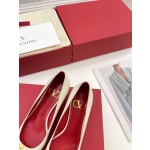 【Valentino】𝟐𝟎𝟐𝟏/𝐒𝐒 𝐧𝐞𝐰 Valentino 2022 spring and summer new large V diamond buckle high heels on the new