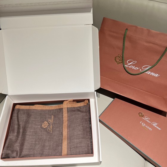 𝐋𝐨𝐫𝐨 𝐩𝐢𝐚𝐧𝐚 Ring Fleece Scarf "Forest" caramel 100% cashmere