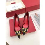 【Valentino】𝟐𝟎𝟐𝟏/𝐒𝐒 𝐧𝐞𝐰 Valentino 2022 spring and summer new large V diamond buckle high heels on the new