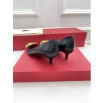 【Valentino】𝟐𝟎𝟐𝟏/𝐒𝐒 𝐧𝐞𝐰 Valentino 2022 spring and summer new large V diamond buckle high heels on the new