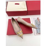 【Valentino】𝟐𝟎𝟐𝟏/𝐒𝐒 𝐧𝐞𝐰 Valentino 2022 spring and summer new large V diamond buckle high heels on the new