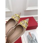 【Valentino】𝟐𝟎𝟐𝟏/𝐒𝐒 𝐧𝐞𝐰 Valentino 2022 spring and summer new large V diamond buckle high heels on the new