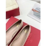 【Valentino】𝟐𝟎𝟐𝟏/𝐒𝐒 𝐧𝐞𝐰 Valentino 2022 spring and summer new large V diamond buckle high heels on the new