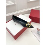 【Valentino】𝟐𝟎𝟐𝟏/𝐒𝐒 𝐧𝐞𝐰 Valentino 2022 spring and summer new large V diamond buckle high heels on the new