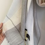 𝐋𝐨𝐫𝐨 𝐩𝐢𝐚𝐧𝐚 Ring fleece long scarf light blue 100% cashmere