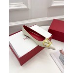 【Valentino】𝟐𝟎𝟐𝟏/𝐒𝐒 𝐧𝐞𝐰 Valentino 2022 spring and summer new large V diamond buckle high heels on the new